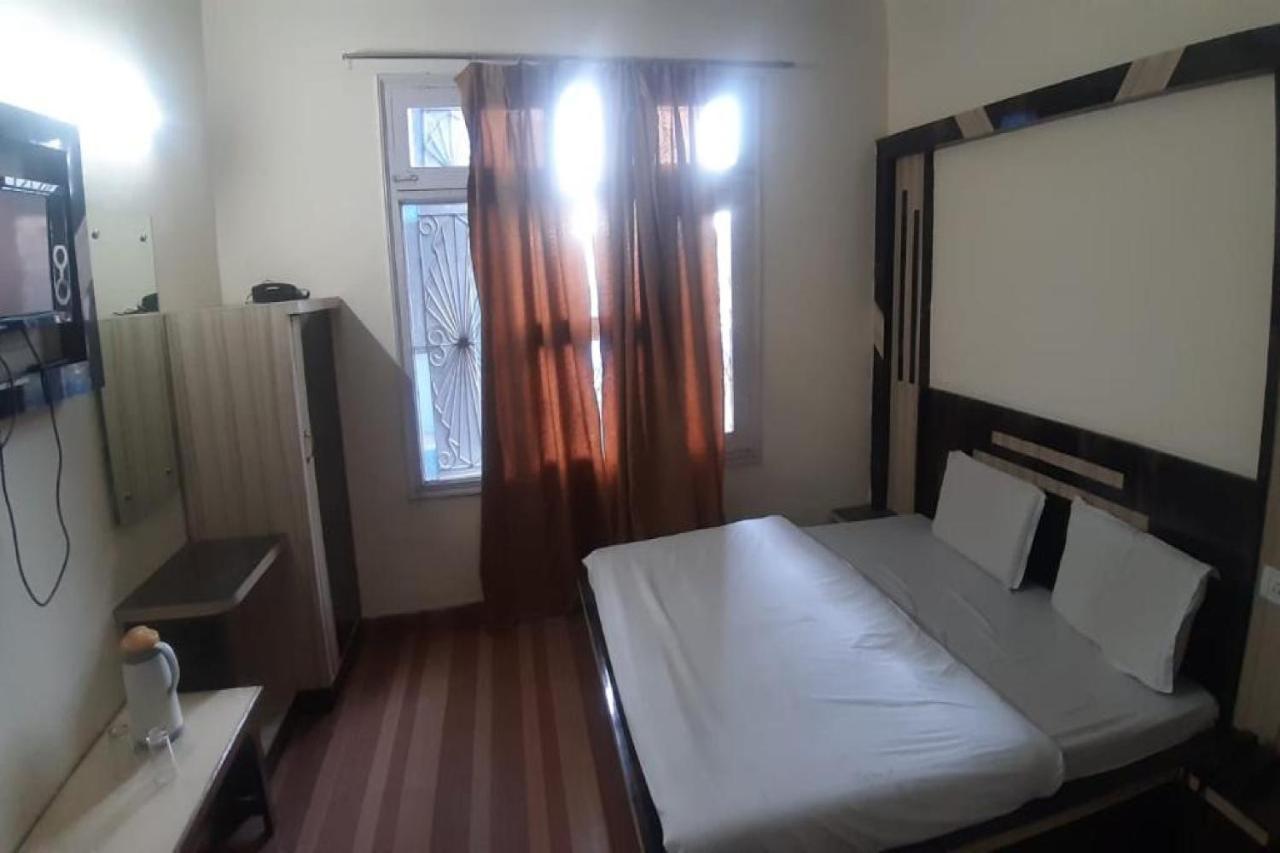 Oyo 81211 Hotel Janta Katra (Jammu and Kashmir) Exterior foto