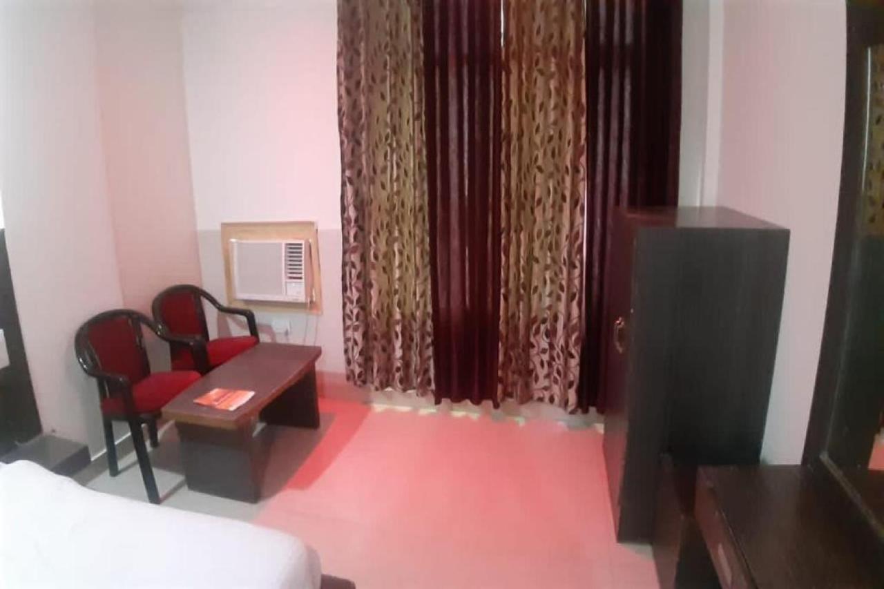 Oyo 81211 Hotel Janta Katra (Jammu and Kashmir) Exterior foto